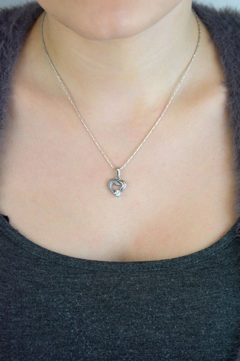 Zawieszka damska srebrna Ag 925 serce z cyrkonią 276220430200.jpg