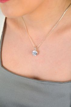 Zawieszka srebrna próba 925, duża cyrkonia okrągła 276222770360W a elegancka zawieszka to idealne połączenie klasyki i blasku. Wykonana z wysokiej jakości srebra próby 925 (5).JPG