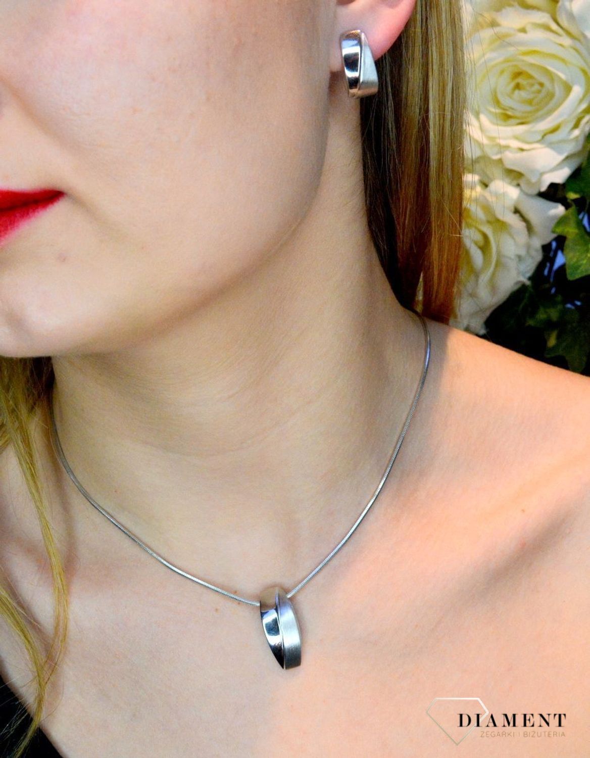 Zawieszka srebrna o asymetrycznym kształcie 27622971.jpg