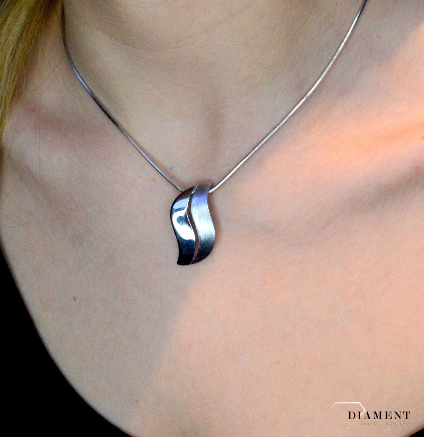 Zawieszka srebrna asymetryczna 27622973.jpg