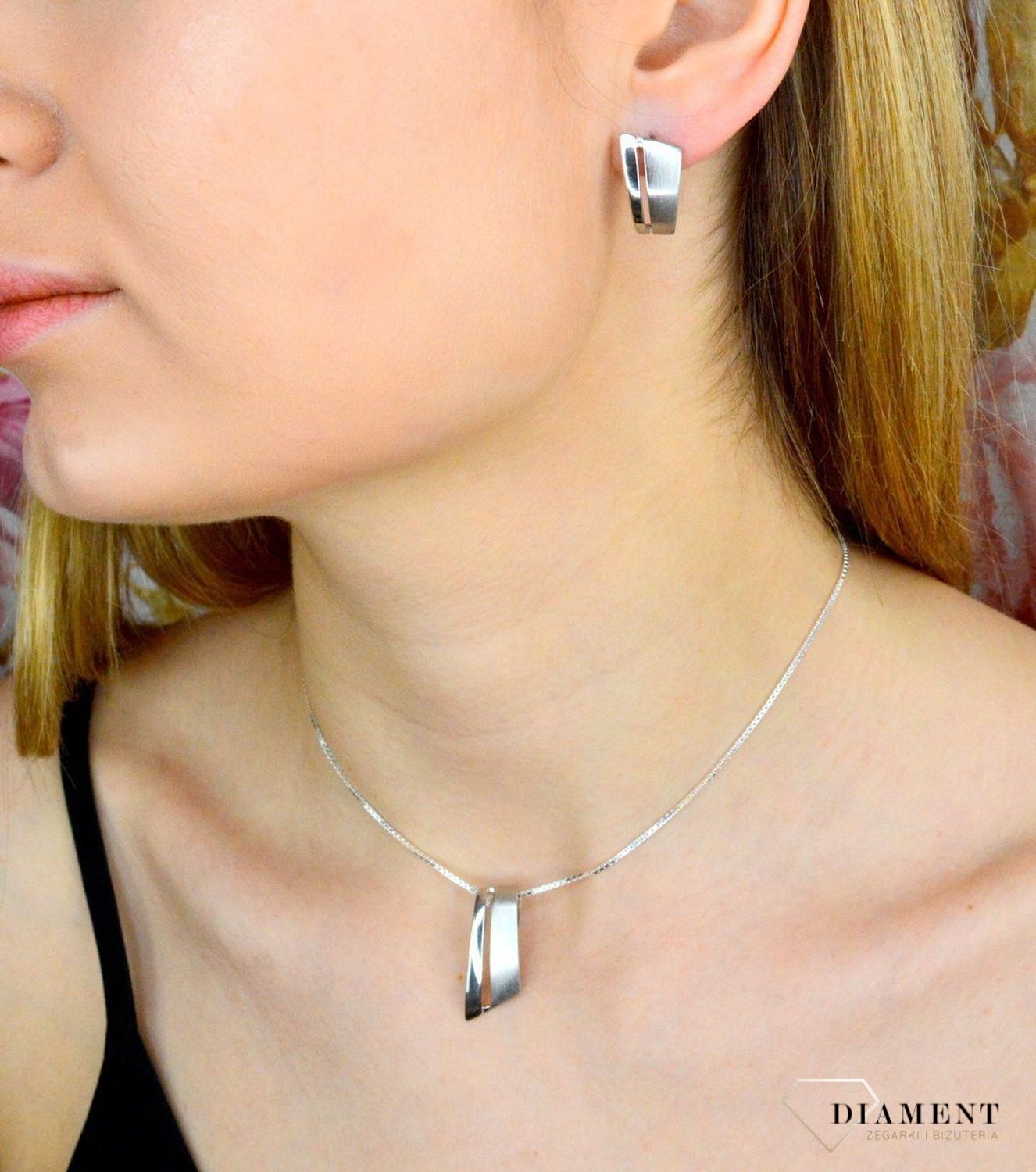 Zawieszka damska  Dwie struktury  276229770350 Srebrna zawieszka o ponadczasowej formie i ciekawej strukturze. Została wykonana z najwyższej jakości srebra próby 925. Idealny pomysł na prezent..jpg