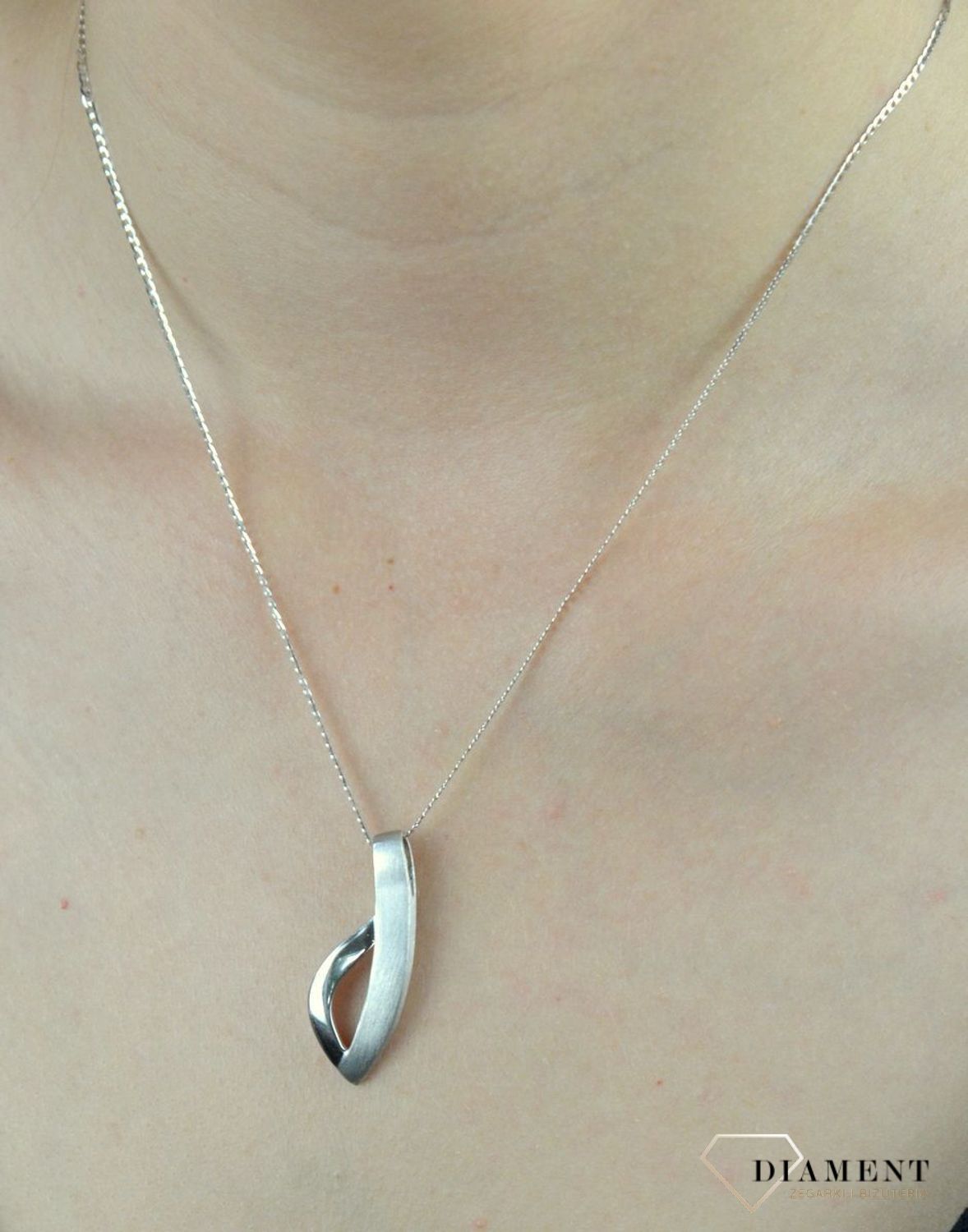 Zawieszka srebrna asymetryczna 276229780400.jpg