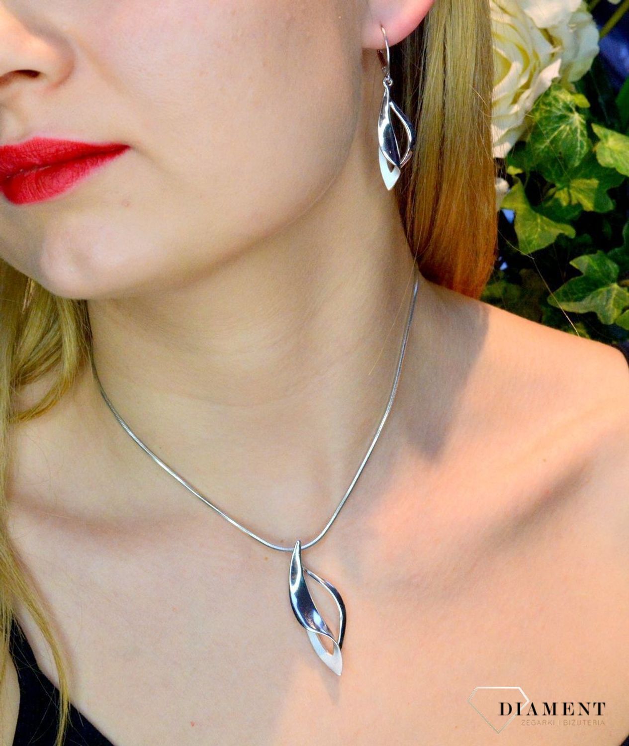 Zawieszka srebrna 'Asymetryczny design' 27627108.jpg