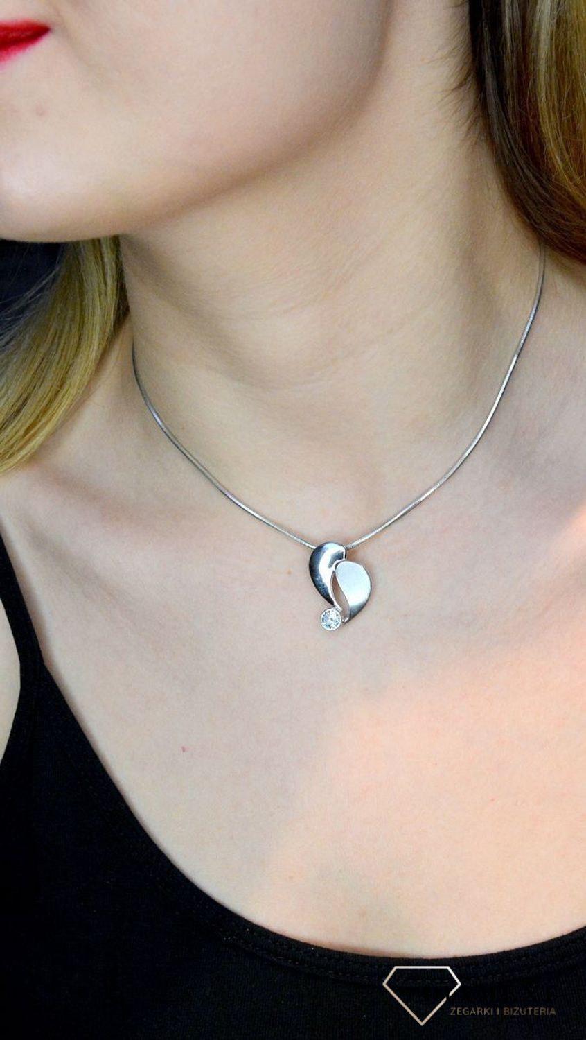 Zawieszka srebrna z cyrkonią 27627243.jpg