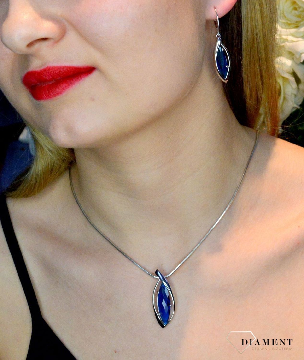 Zawieszka srebrna z granatową cyrkonią 925 27627304.jpg