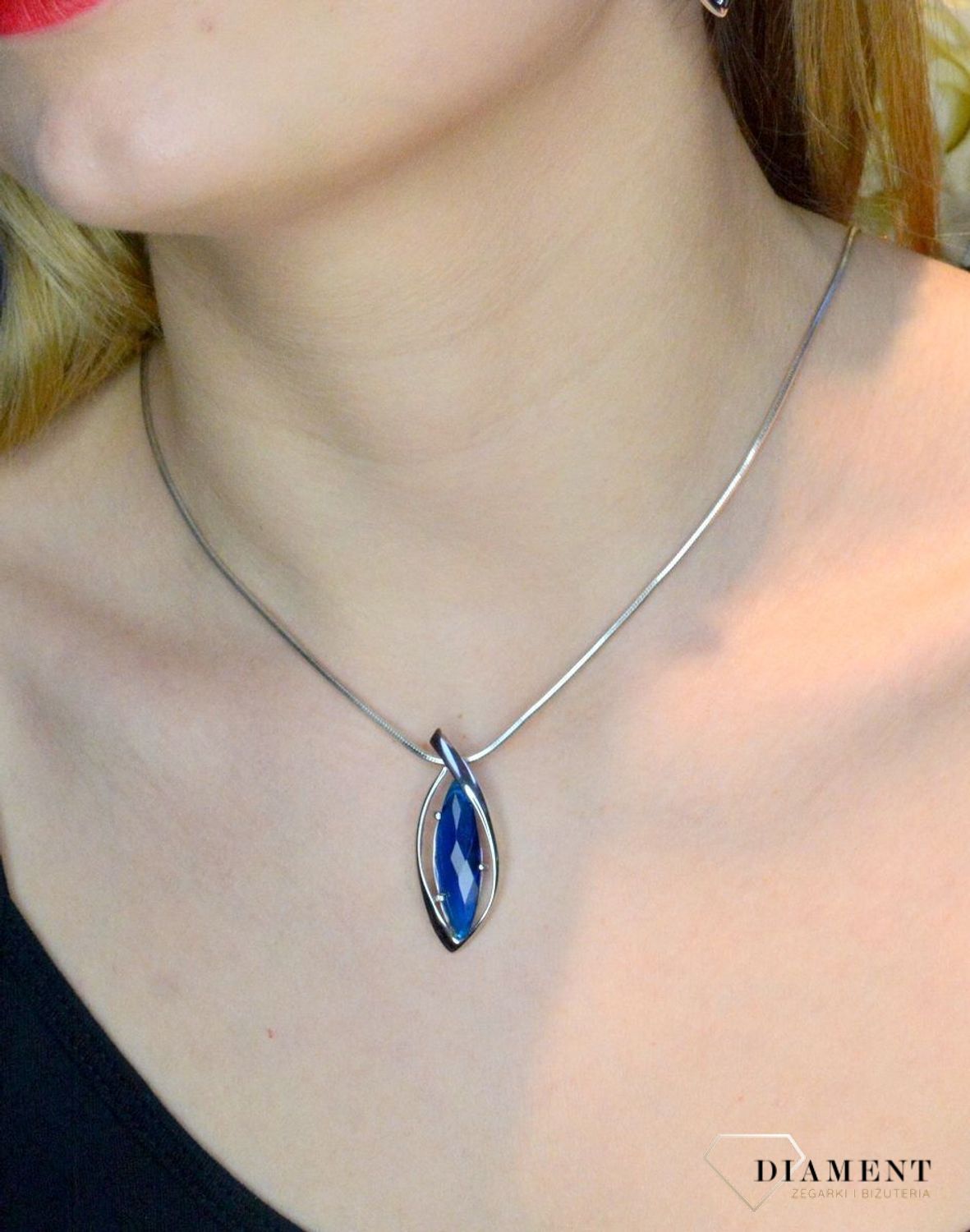 Zawieszka srebrna z granatową cyrkonią 925 27627304.jpg