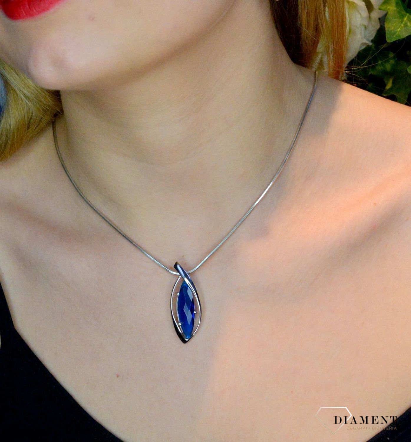 Zawieszka srebrna z granatową cyrkonią 925 27627304.jpg