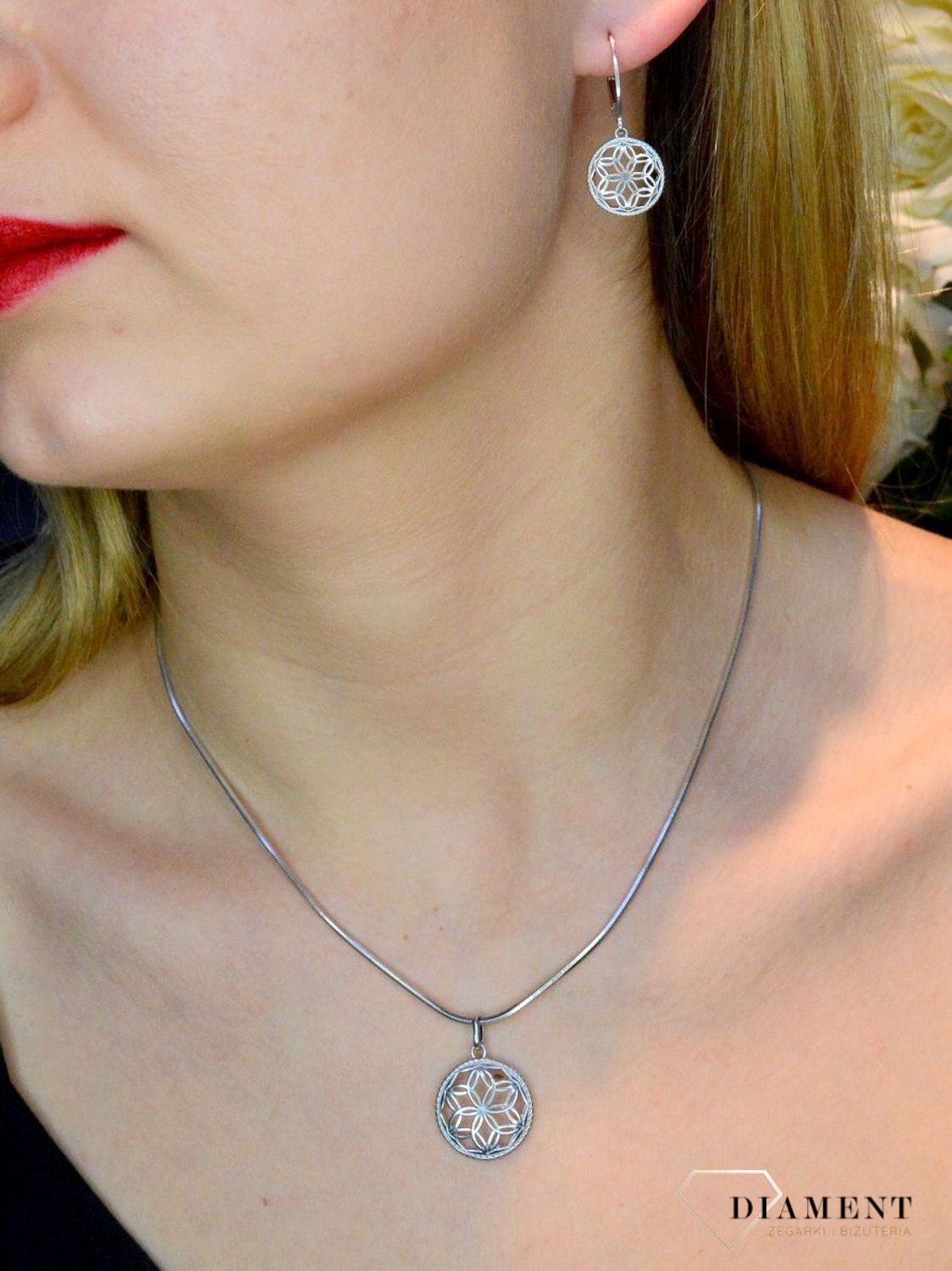 Zawieszka srebrna ażurowy kwiat 27627374.jpg