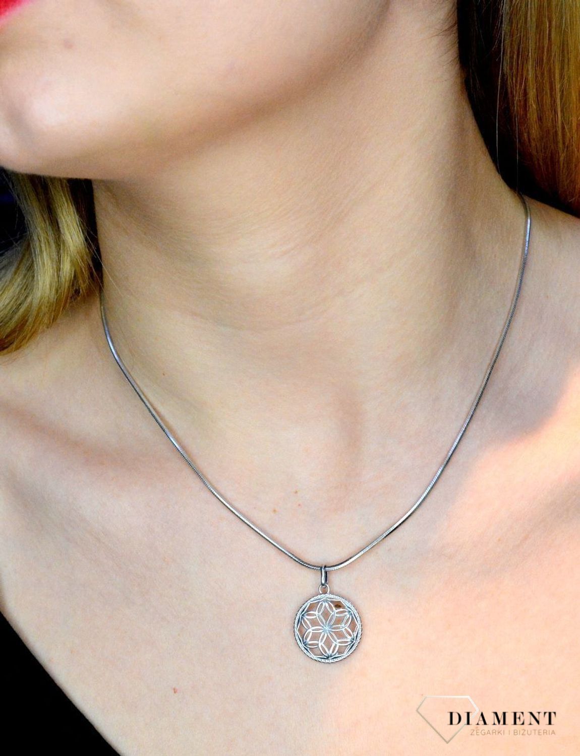 Zawieszka srebrna ażurowy kwiat 27627374.jpg