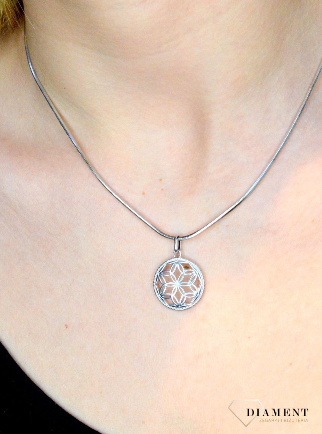 Zawieszka srebrna ażurowy kwiat 27627374.jpg