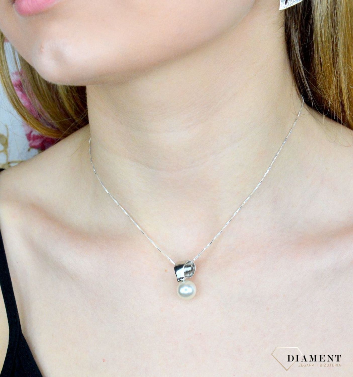 Srebrna zawieszka damska z perełką 276274310290.jpg