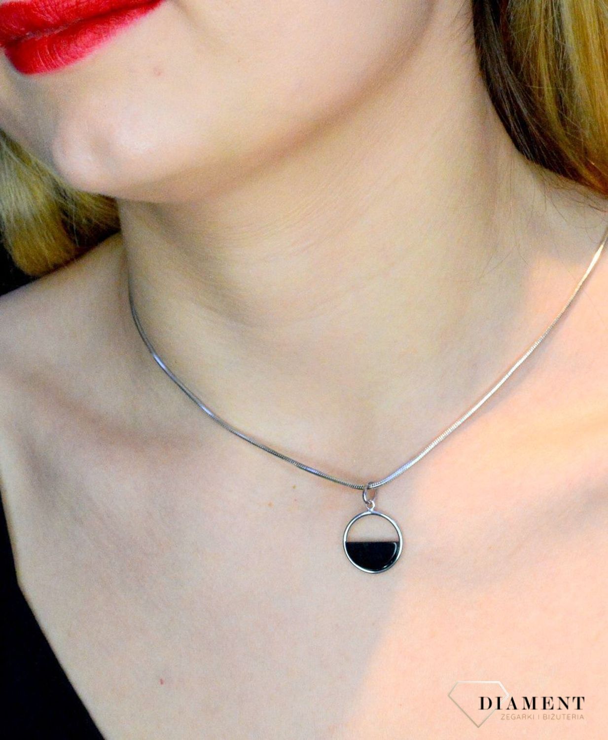 Zawieszka srebrna okrągła z czarnym elementem 925 27627592CZ.jpg