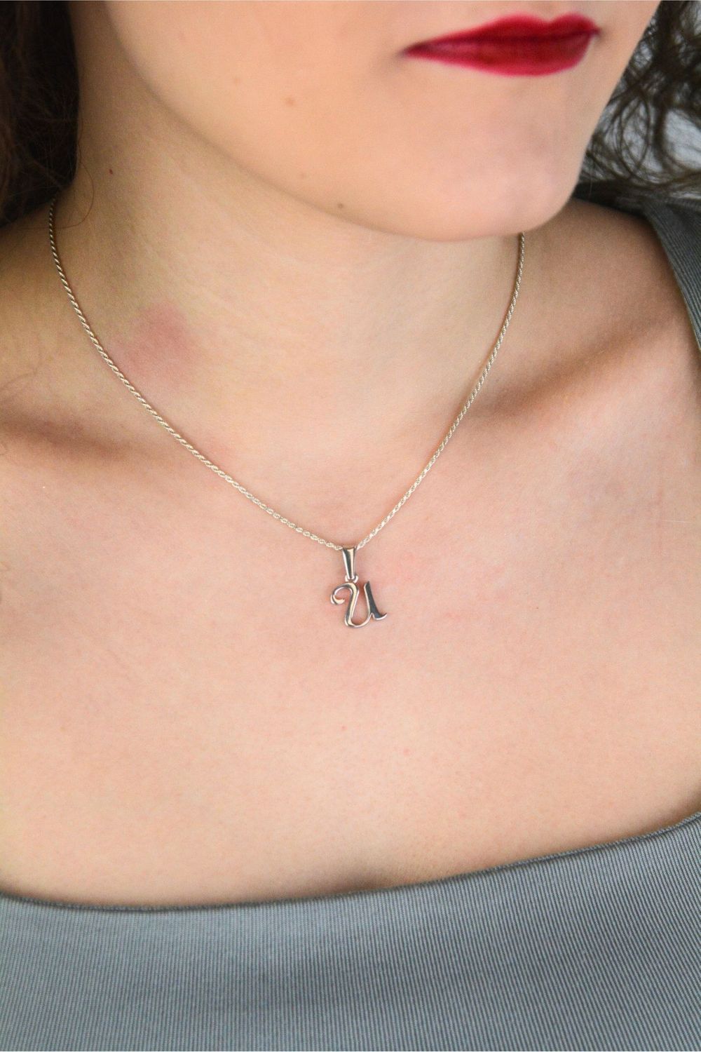 Zawieszka srebrna 925 276330240150 – literka U, 2,0x1,0 cm, 0,90 g.jpg