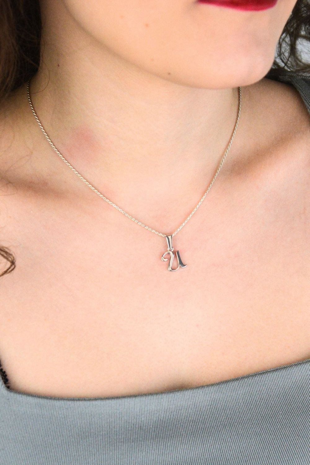 Zawieszka srebrna 925 276330240150 – literka U, 2,0x1,0 cm, 0,90 g.jpg