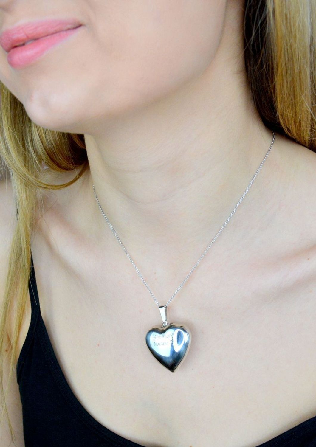 Srebrna zawieszka wypukłe serce ''Kochanej mamie'' Prezent na Dzień Mamy 276920070780Mama.jpg