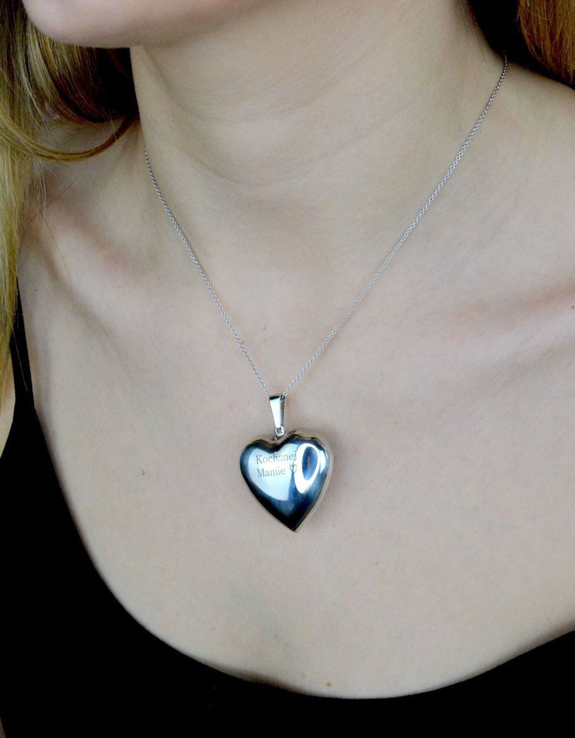 Srebrna zawieszka wypukłe serce ''Kochanej mamie'' Prezent na Dzień Mamy 276920070780Mama.jpg