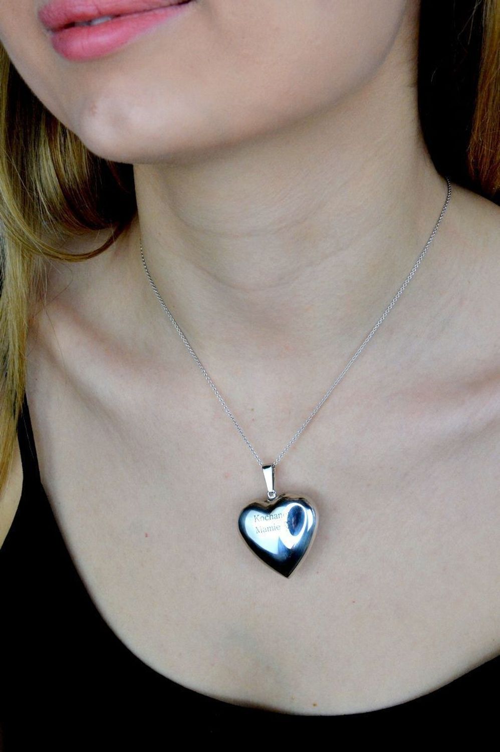 Srebrna zawieszka wypukłe serce ''Kochanej mamie'' Prezent na Dzień Mamy 276920070780Mama.jpg