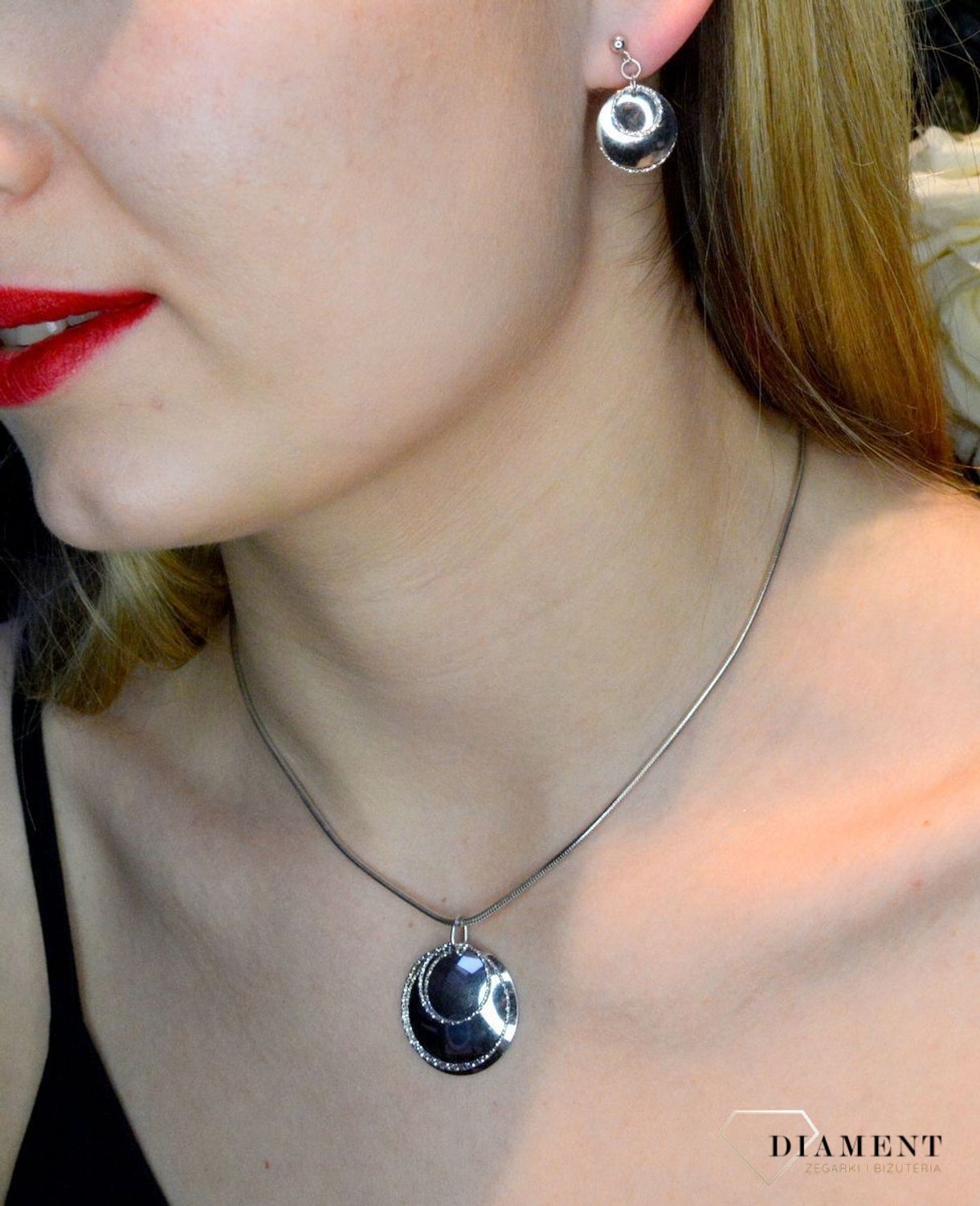 Zawieszka srebrna okrągła zdobiona 27692136.jpg