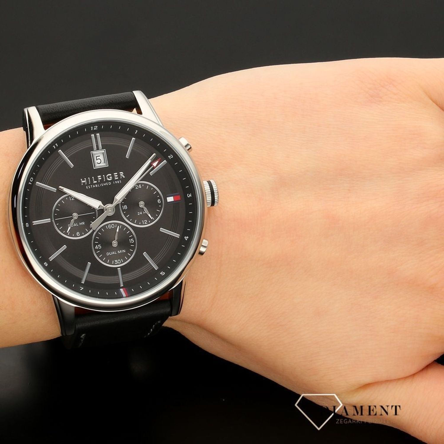 2770058 zestaw prezentowy zegarek męski Tommy Hilfiger z bransoletką męską skórzaną w czarnym kolorze.jpg