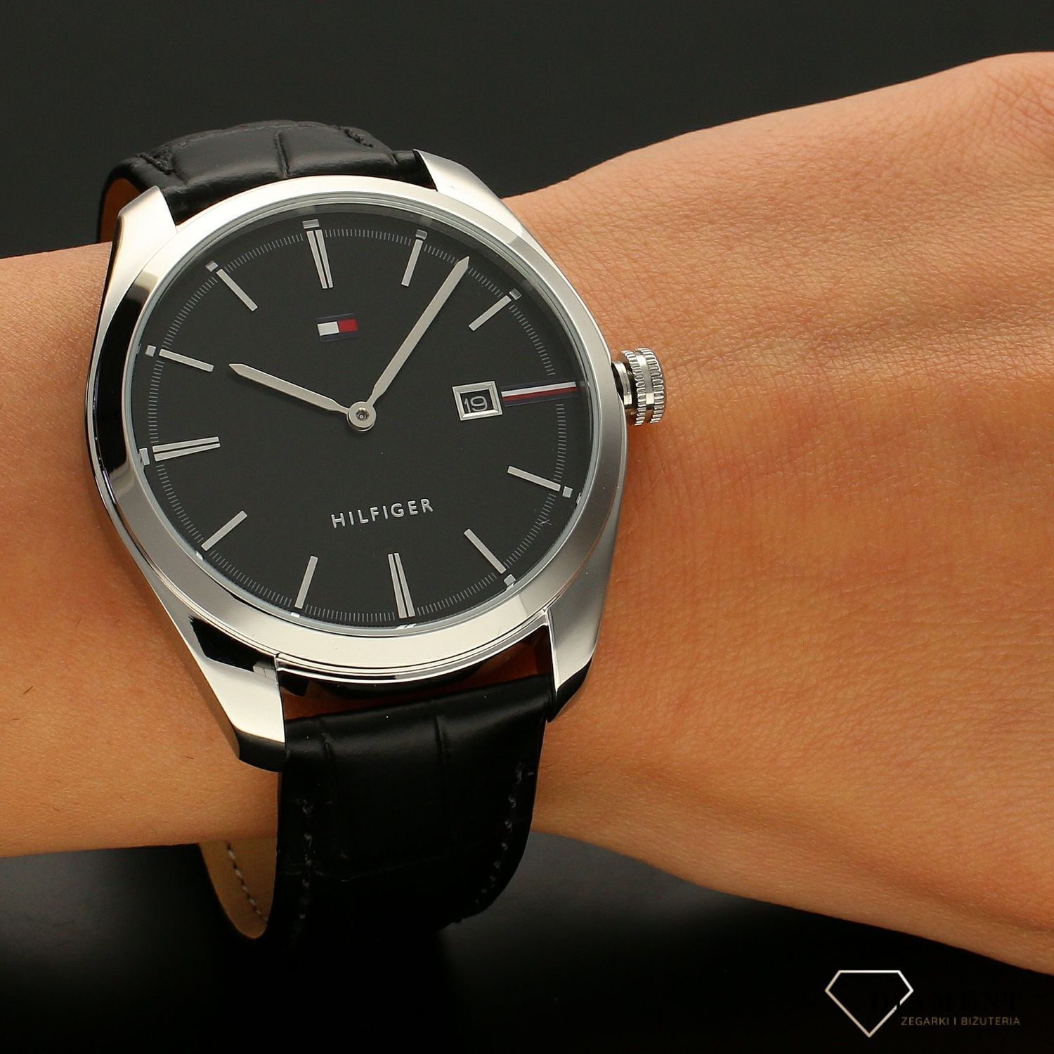 Zegarek męski Tommy Hilfiger Theo 2770100 na pasku w zestawie ze spinkami do mankietu.jpg