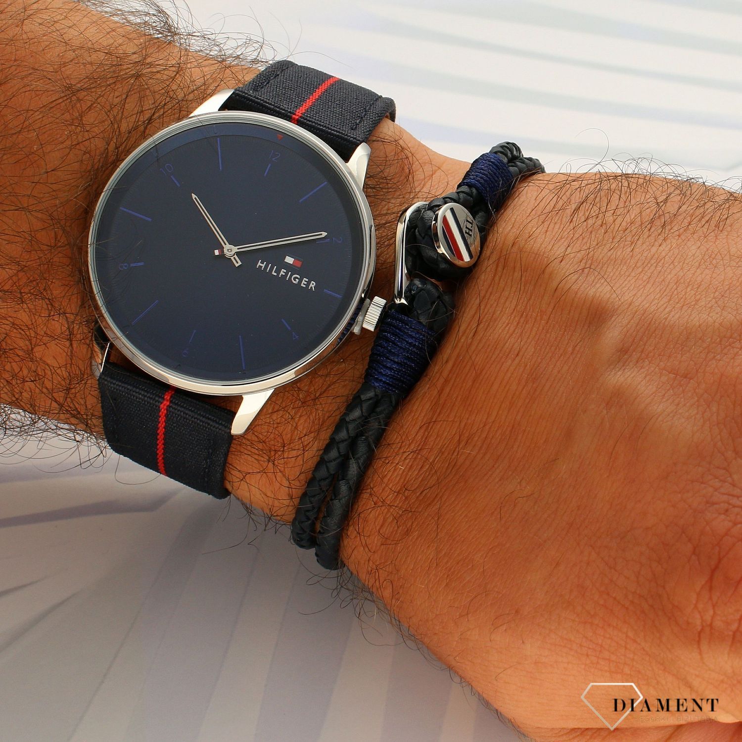 Zegarek męski Tommy Hilfiger Hendrix na pasku w zestawie z bransoletką 2770108.jpg