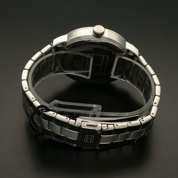 Zegarek męski na bransolecie Tommy Hilfiger Gift Set 2770149 w zestawie z bransoletką męską w kolorze czerwonym 2770149 (2).jpg