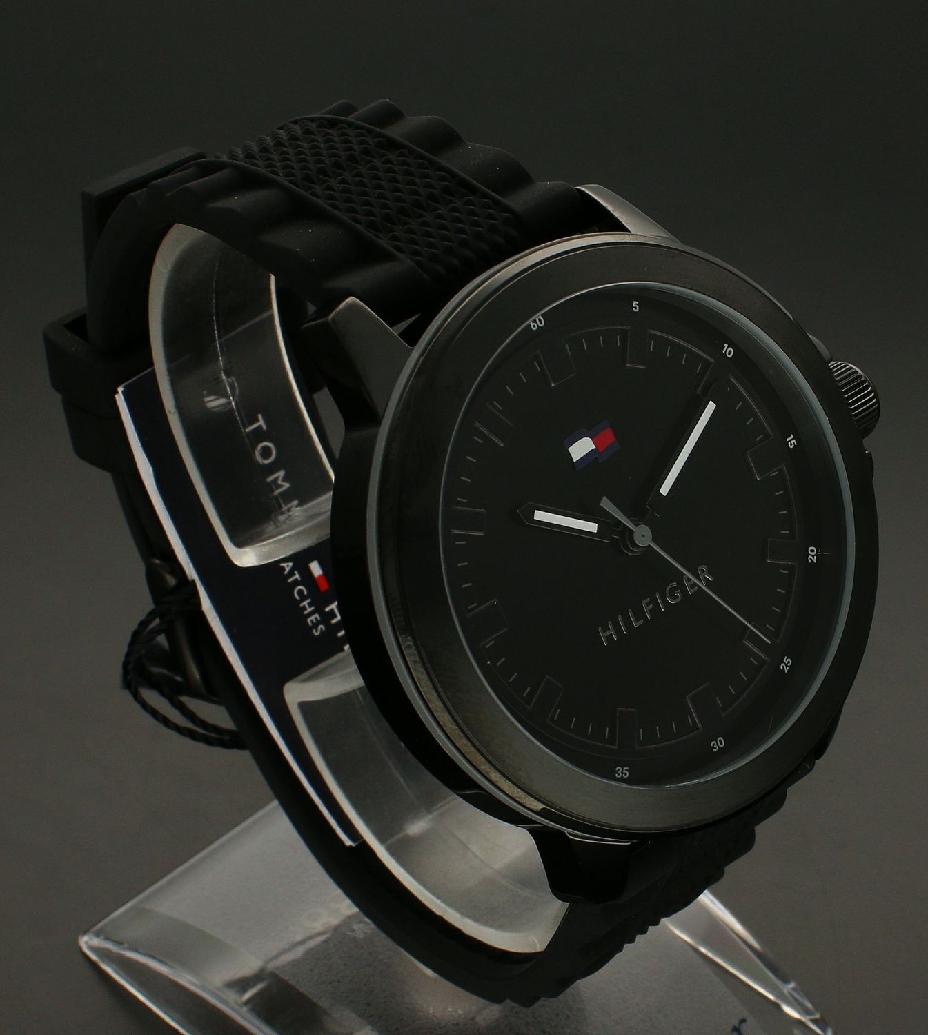 Zegarek męski Tommy Hilfiger set 2770151 w zestawie ze skórzaną bransoletką męską.jpg