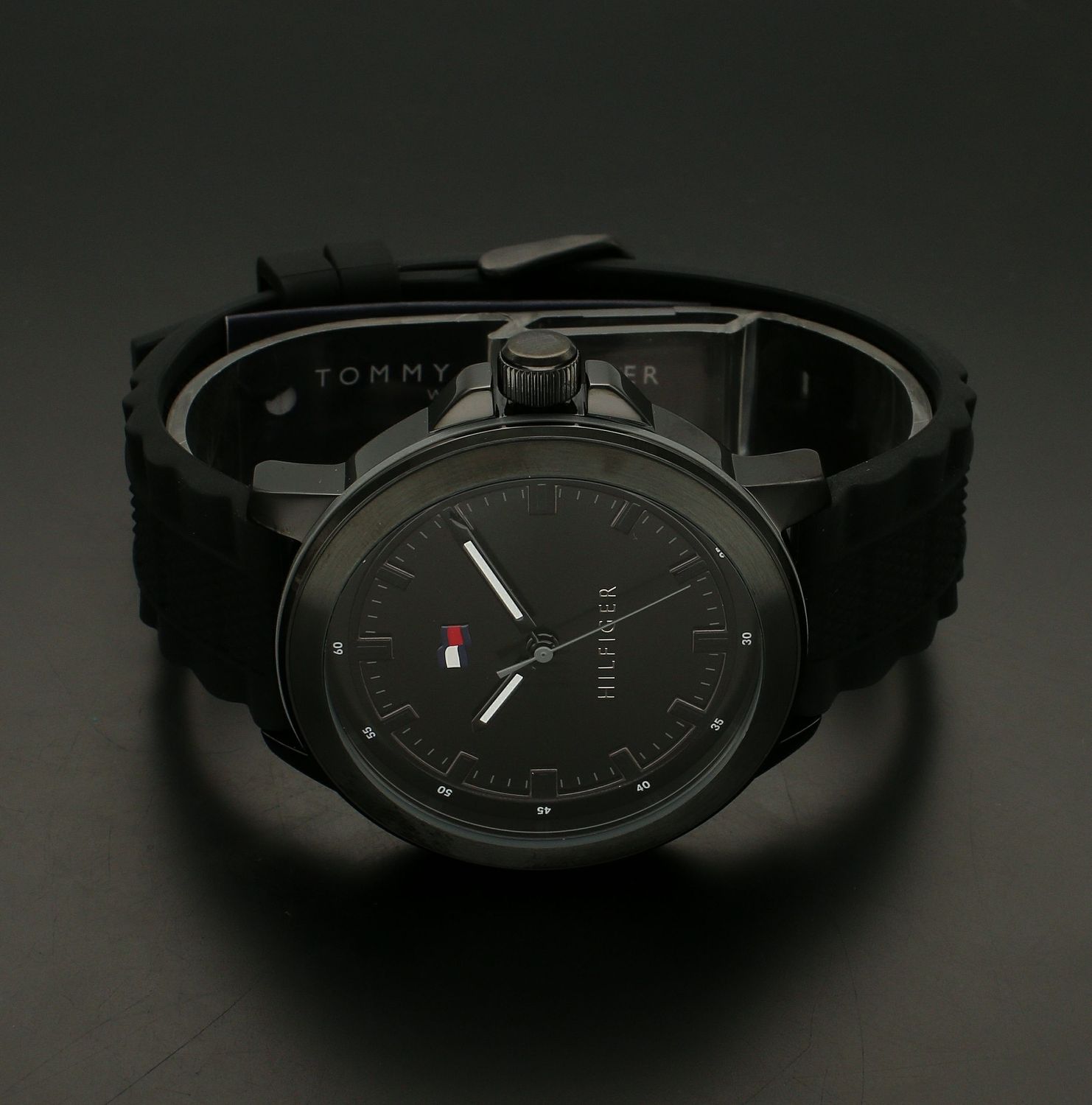 Zegarek męski Tommy Hilfiger set 2770151 w zestawie ze skórzaną bransoletką męską.jpg