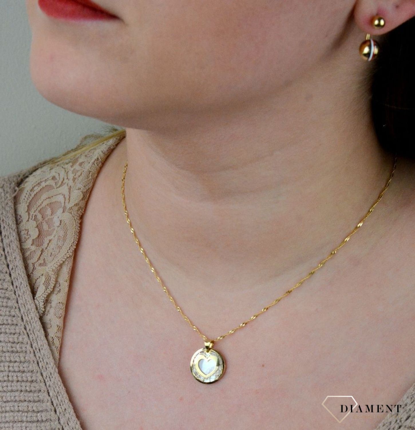 Kolczyki damskie Tommy Hilfiger kulki 2780497 ✓Biżuteria Tommy Hilfiger✓Kolczyki w kolorze złotym w Sklepie z Biżuterią zegarki-diament.pl✓Piękne i Eleganckie kolczyki✓Darmowa wysyłka✓ (1).jpg