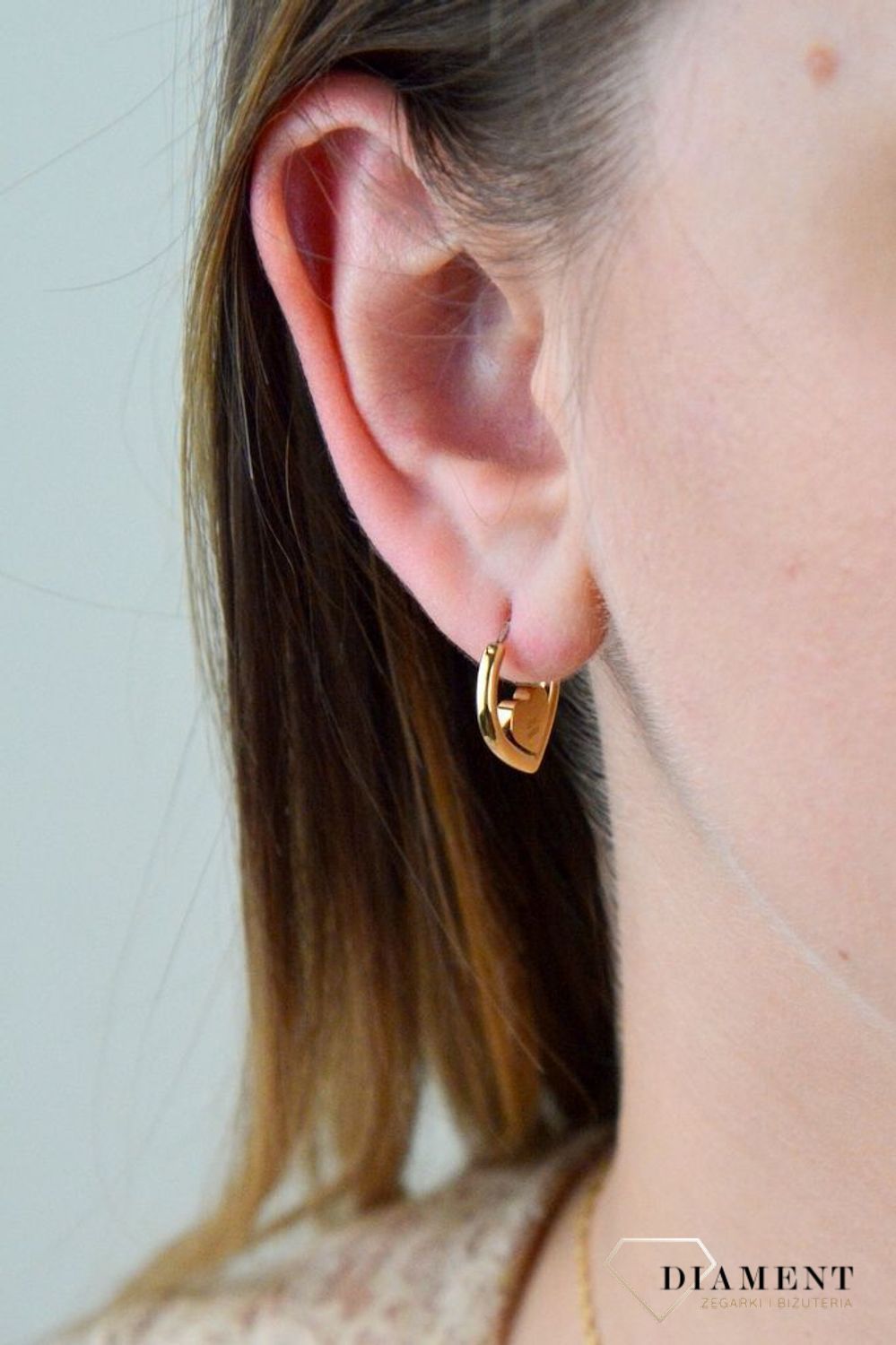 Kolczyki damskie TOMMY HILFIGER w kolorze złota 2780557 ✓Biżuteria Tommy Hilfiger✓Kolczyki w kolorze złotym w Sklepie z Biżuterią zegarki-diament.pl✓Piękne i Eleganckie kolczyki✓Darmowa wysyłka✓ (1).jpg