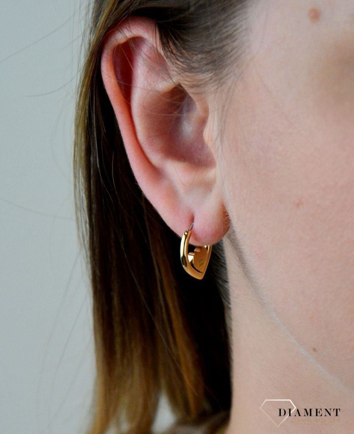 Kolczyki damskie TOMMY HILFIGER w kolorze złota 2780557 ✓Biżuteria Tommy Hilfiger✓Kolczyki w kolorze złotym w Sklepie z Biżuterią zegarki-diament.pl✓Piękne i Eleganckie kolczyki✓Darmowa wysyłka✓ (1).jpg