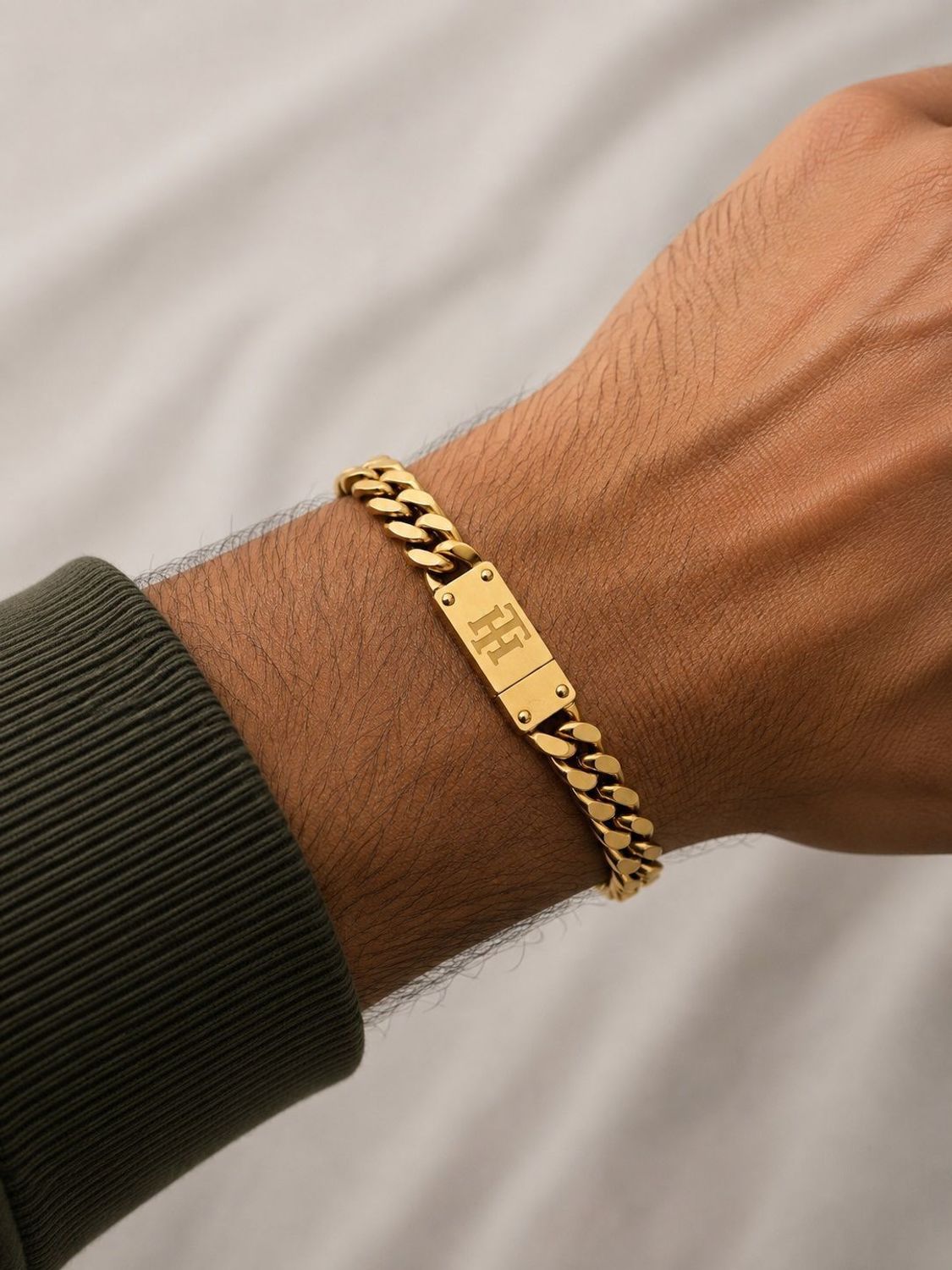 tommy-hilfiger-2780588-chunky-gold-tone-stainless-steel-bracelet-p19614-75202_image.jpg