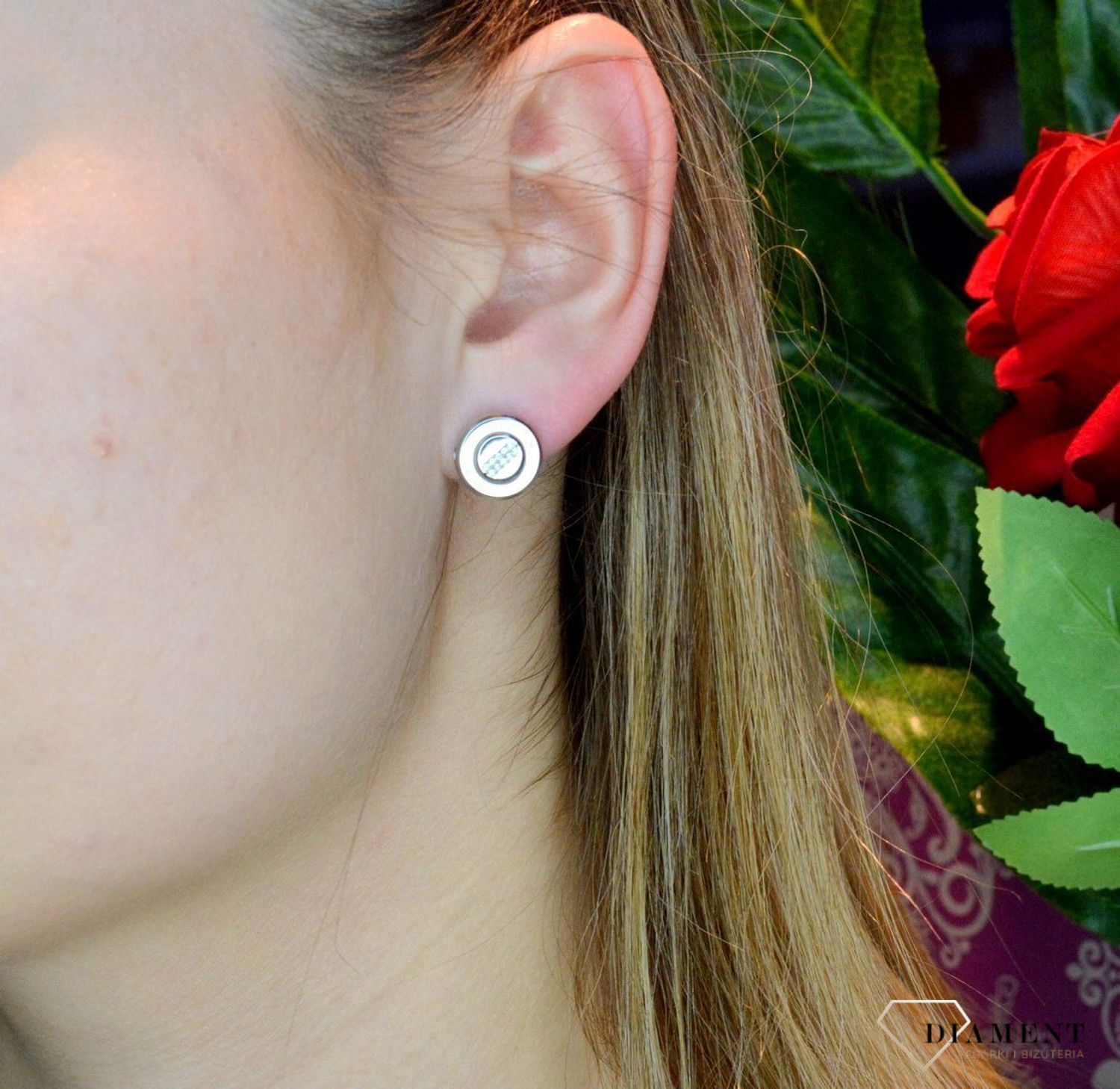 Kolczyki damskie stalowe Tommy Hilfiger 2780612. Kolczyki ze stali. Markowe kolczyki. Kolczyki damskie wkrętki. Kolczyki z tomiego. Prezent na walentynki. Na prezent dla żony..jpg