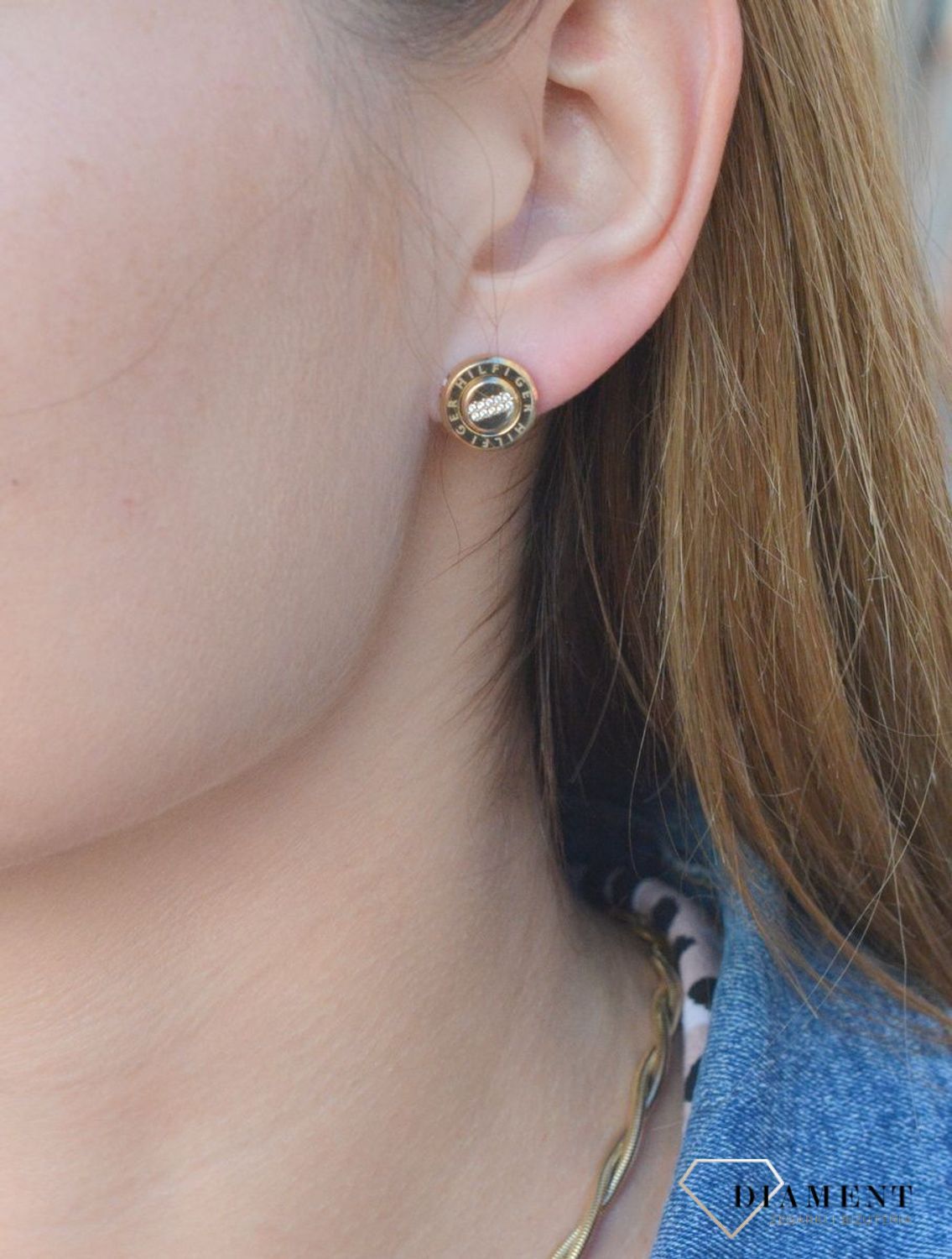 Kolczyki damskie Tommy Hilfiger w złotym kolorze 2780646. Bi.jpg