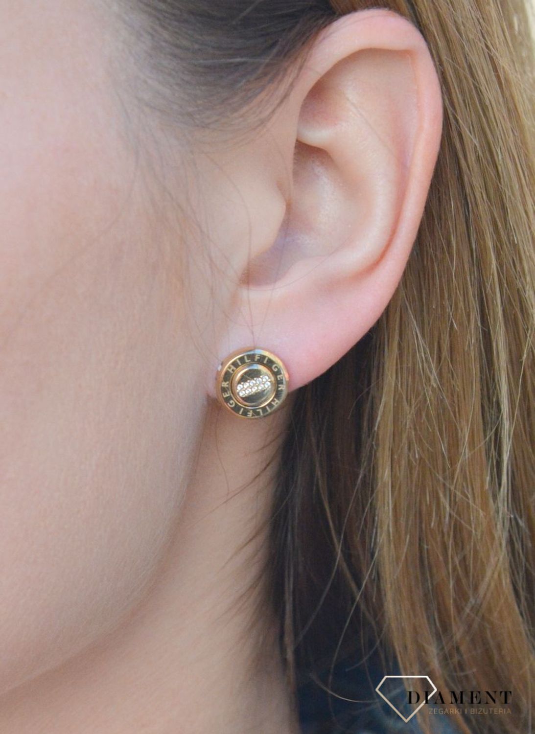 Kolczyki damskie Tommy Hilfiger w złotym kolorze 2780646. Bi.jpg