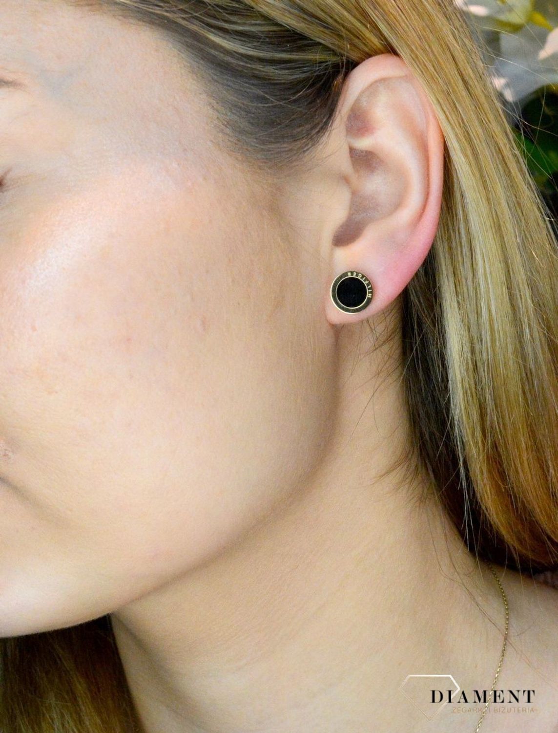 Kolczyki damskie stalowe Tommy Hilfiger 2780662. Kolczyki ze stali. Markowe kolczyki. Kolczyki damskie wkrętki. Kolczyki z tomiego. Prezent na walentynki. Na prezent dla żony. Modna biżuteria..jpg