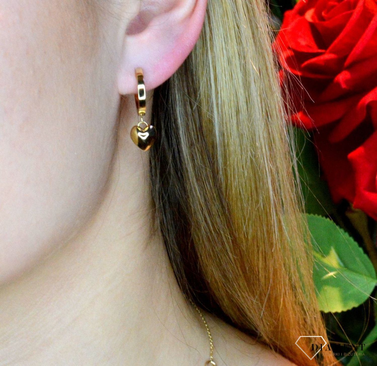 Kolczyki damskie wiszące serca Tommy Hilfiger stal 2780665. Kolczyki ze stali. Markowe kolczyki. Kolczyki damskie z sercem. Kolczyki z tomiego. Prezent na walentynki. Na prezent dla żony..jpg