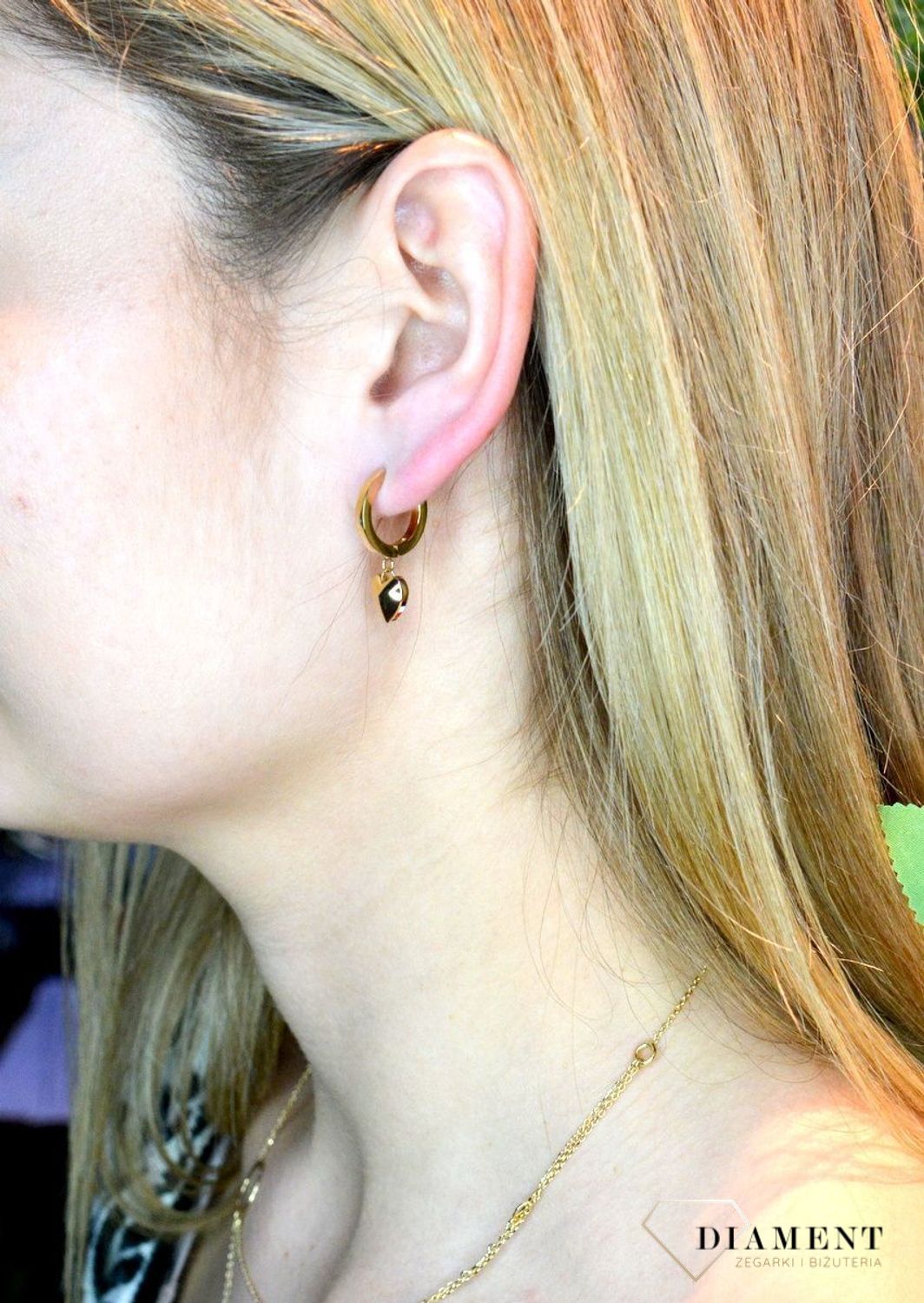 Kolczyki damskie wiszące serca Tommy Hilfiger stal 2780665. Kolczyki ze stali. Markowe kolczyki. Kolczyki damskie z sercem. Kolczyki z tomiego. Prezent na walentynki. Na prezent dla żony..jpg