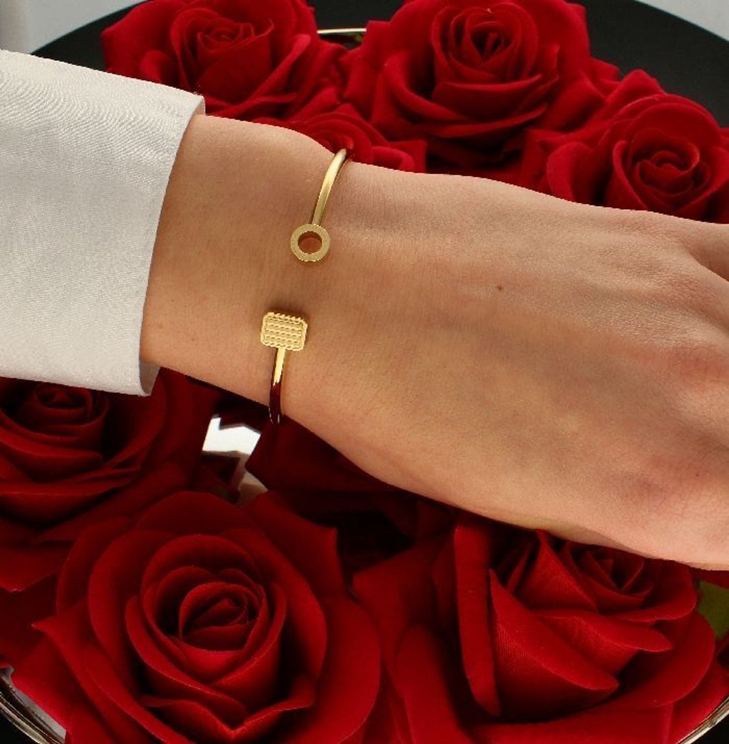 Bransoletka damska sztywna złota TOMMY HILFIGER 2780697.jpg