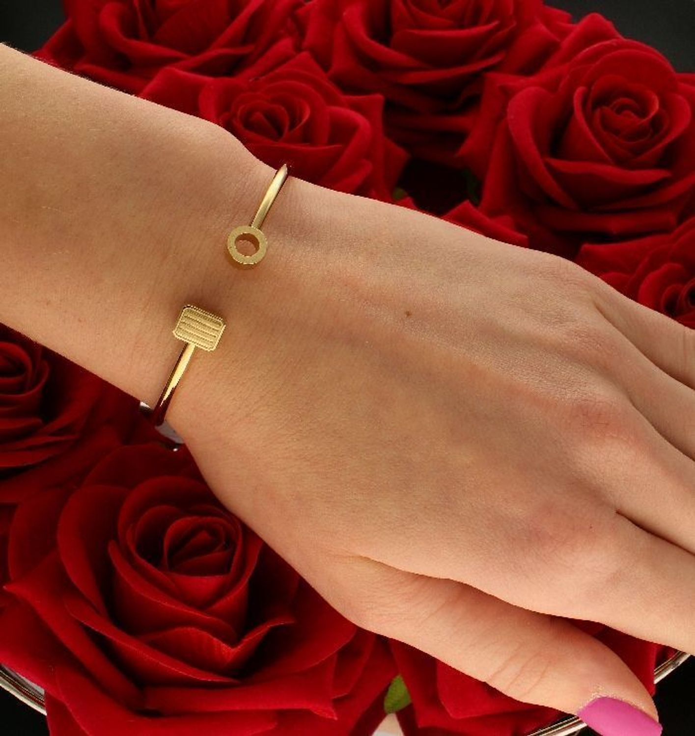 Bransoletka damska sztywna złota TOMMY HILFIGER 2780697.jpg