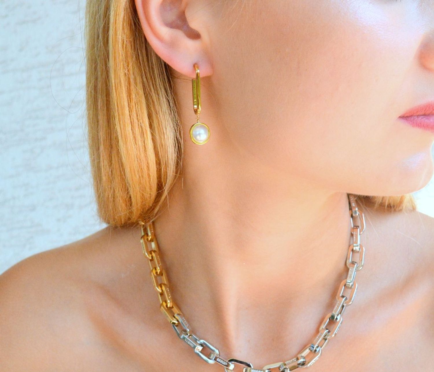 Złote kolczyki damskie Tommy Hilfiger z perełką 2780768.png