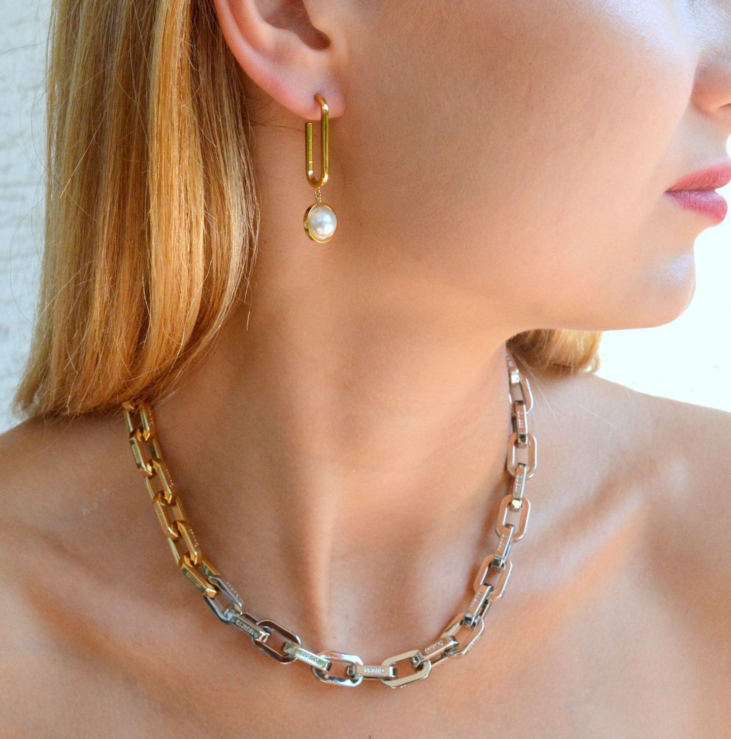 Złote kolczyki damskie Tommy Hilfiger z perełką 2780768.png