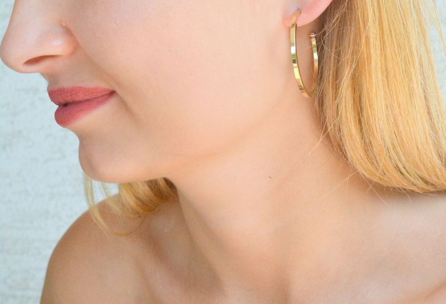 Złote kolczyki damskie Tommy Hilfiger koła 2780774.jpg