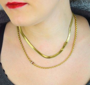 Złoty naszyjnik damski Tommy Hilfiger 2780980 z dwuwarstwowym designem i subtelnym detalem z logo marki. Regulowana długość, stal szlachetna, elegancki i nowoczesny (1).JPG