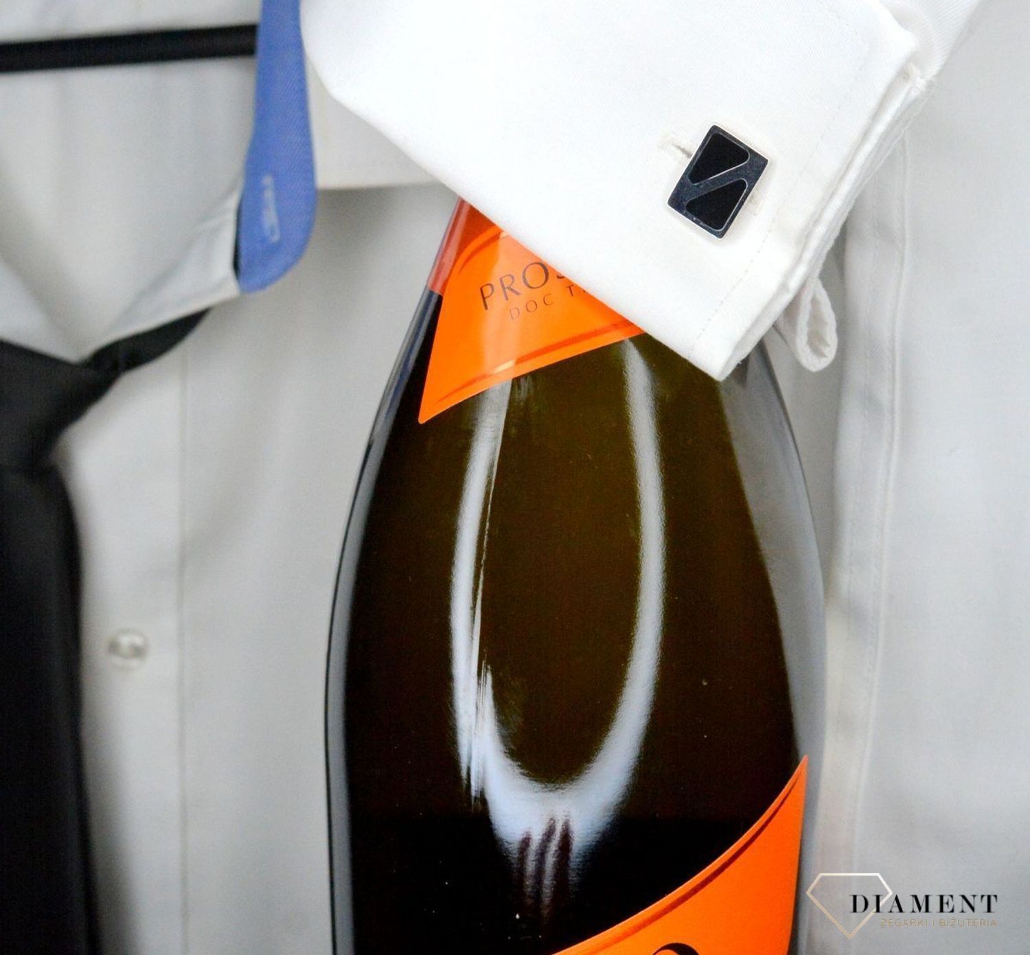 Spinki do mankietów srebrne 925 z czarną emalią 27851303. Komplet eleganckich spinek do mankietów z czarną emalią. Spinki wykonane z wysokiej jakości srebra 925.Zestaw spinki do mankietów to świetny pomysł na prezent i eleganckie uzu.jpg