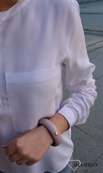 Bransoleta wykonana z tworzywa sztucznego w kolorze beżowym to świetny pomysł jako dodatek do gładkich stylizacji. Bransoletka damska. Idealna na prezent dla mamy.  (3).JPG