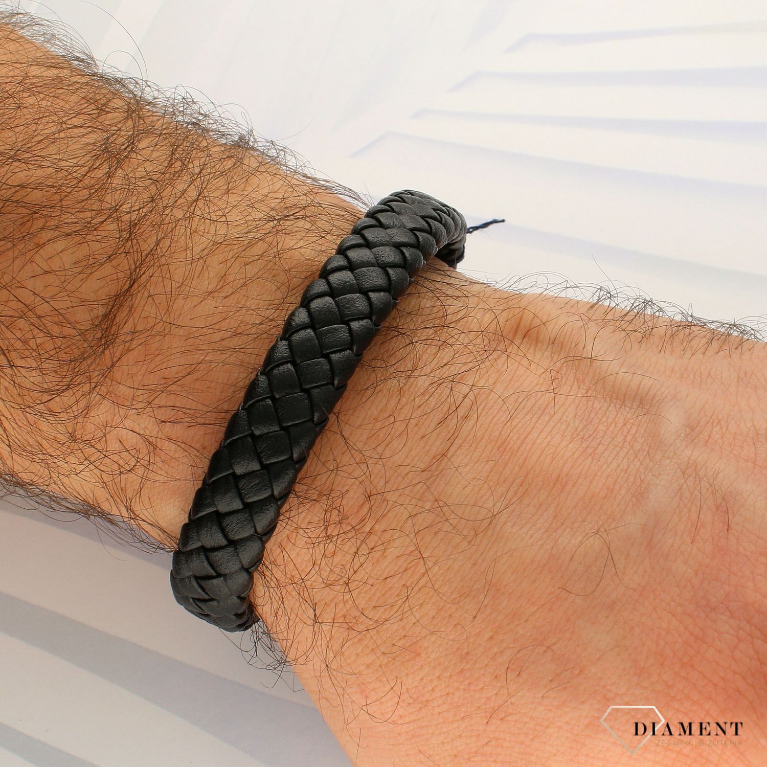 Bransoletka męska Tommy Hilfiger ' Czarna TH z logiem '. Bransoletka męska Tommy Hilfiger czarna plecionka została wykonana z wysokiej jakości skóry i stali szlachetnej. Bransoletka została głównie utrzymana..jpg