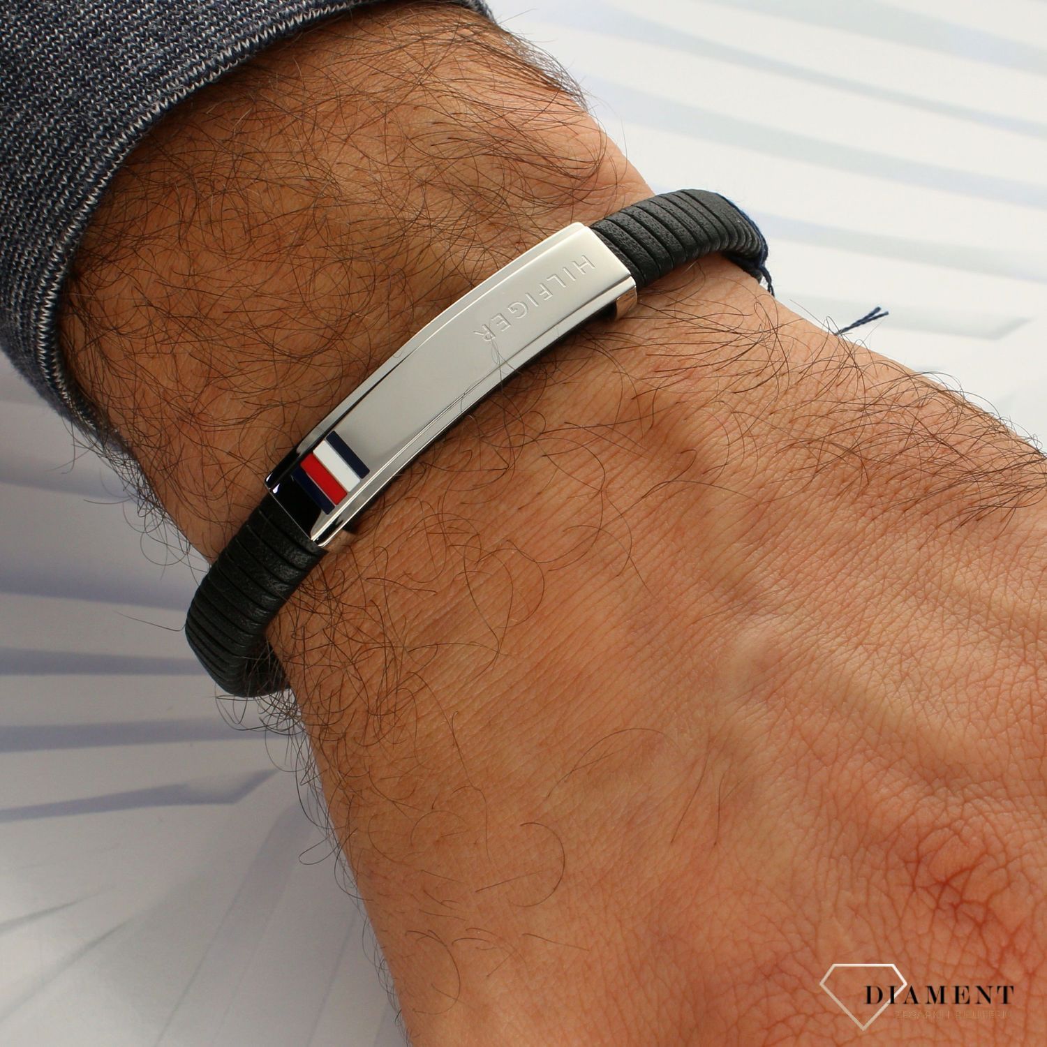 Bransoletka męska TOMMY HILFIGER Czarna skóra prążkowana z blaszką 2790349.jpg