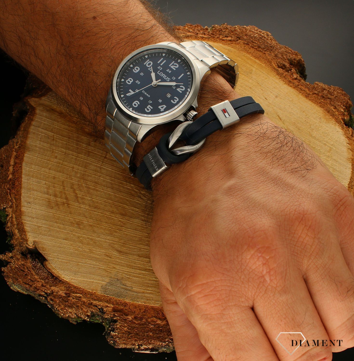 Bransoletka męska Tommy Hilfiger Granatowa skóra TH 2790443.  Bransoletka męska Tommy Hilfiger  została wykonana z wysokiej jakości skóry i zapięciem wykonanym z tworzywa. Bransoletka została głównie.jpg