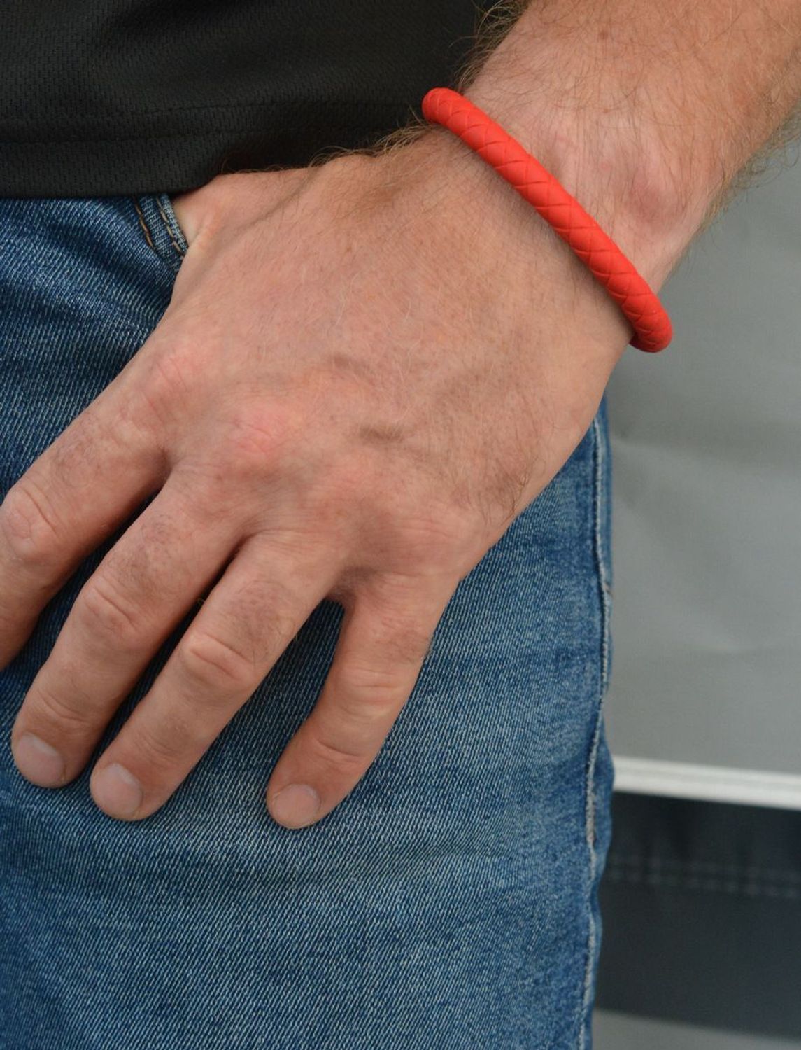 Bransoletka męska Tommy Hilfiger silikonowa czerwona plecionka 2790556. Bransoletka męska plecionka. Męska bransoletka czerwona. Oryginalna biżuteria z Tommiego Hilfingera. Męska bransoletka Tommy Hilfiger..jpg